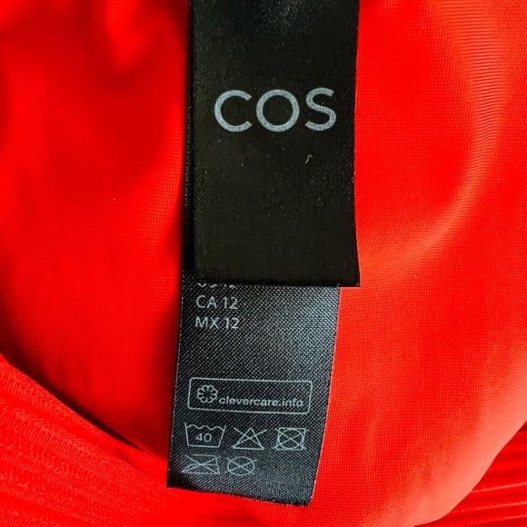 COS Scoop-Neck Ribbed Bright Ted Ribbed Swimsuit - Picture 8 of 9